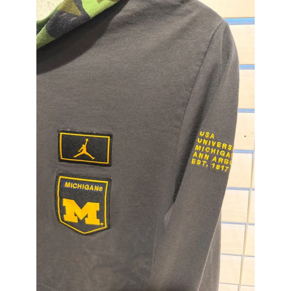 Jordan Michigan Wolverines Long Sleeve Hooded Shirt Mens Large Gray Camo